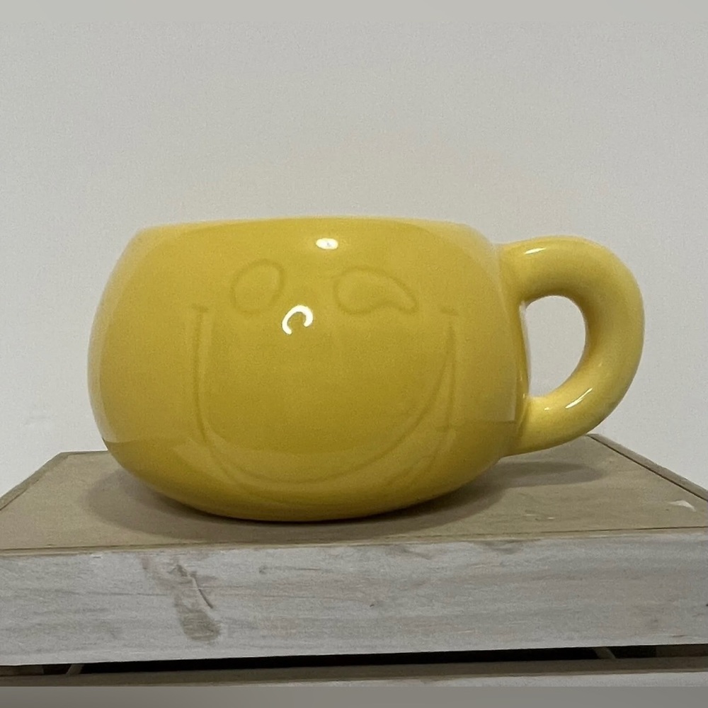 Yellow Smiley Winky Face With Tongue Coffee Mug 12 oz - has small chip on top